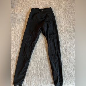 Cross front detail buffbunny legging.